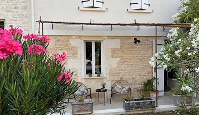 5 mn from Angoulême and close to the Charente charming house