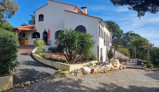 5 mns from the sea and 10 mns from Perpignan by car, 2-room apartment in the heart of nature.