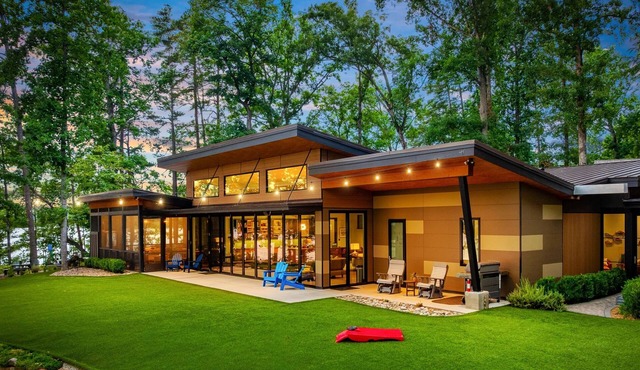 5🌟 Modern Lakefront Luxury Oasis 🇺🇸 270° Lake Views w/Dock & Hot Tub!