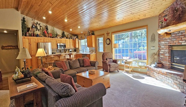 5 Modoc-Sunriver, Oregon: Hot Tub, BBQ, WiFi, SHARC Aquatics, Tubing Hill, Mt. Bachelor, Golf, Deschutes River, Tennis, Bike Paths