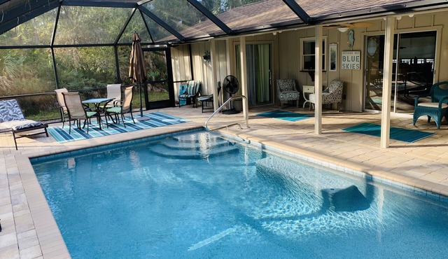 5 O'Clock Somewhere - screened in private pool - 2/2 with 3 beds