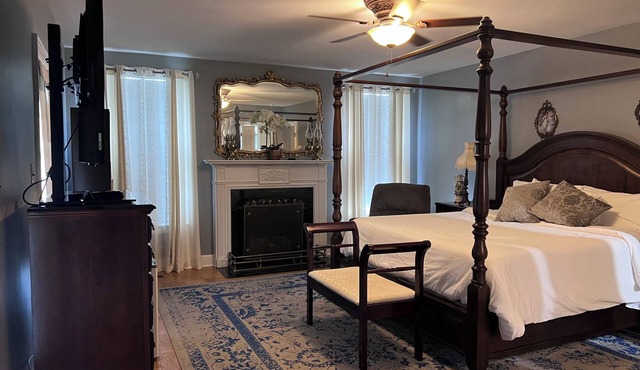 5 or 6 Suites & Extended stay available w/discount! Events welcome full cater!