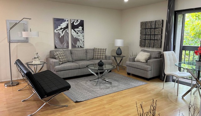 5. Outstanding Apt 2-bd, 2Bath, Tree-top views