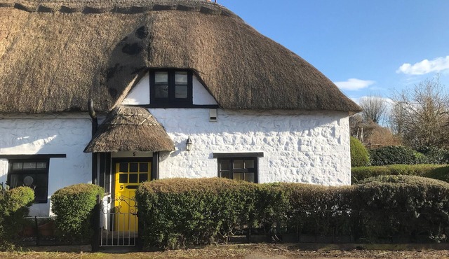 5 PACKHORSE, pet friendly, character holiday cottage in Purton