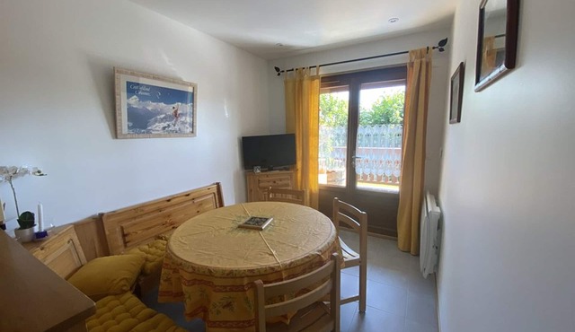 5-person apt, Cernix center, near slopes & shops, pets allowed, parking, balcony