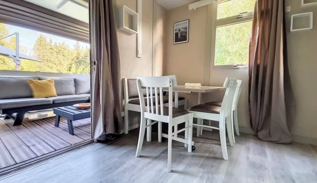 5-person chalet with pool in the Avignon countryside