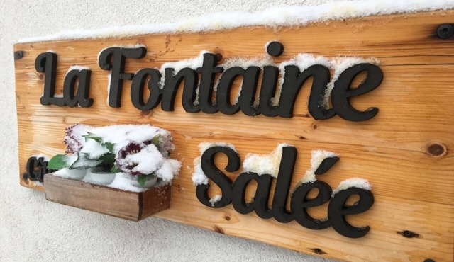 5-person gîte in Chastreix, close to ski resorts and nature.