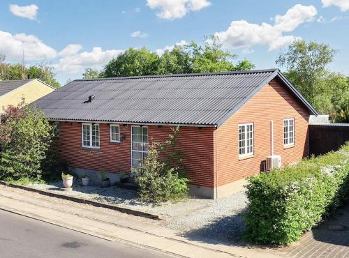 5 person holiday home in Ålbæk
