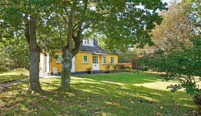 5 person holiday home in Nexø-By Traum