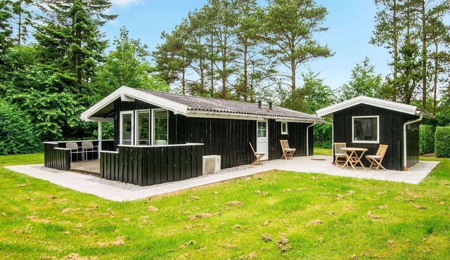 5 person holiday home in Oksbøl-By Traum