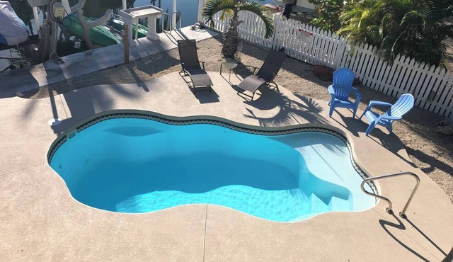 5 Pirate's - Pool & seawall for boat. This is a pet friendly home. A pet fee and approval of your pet is required.