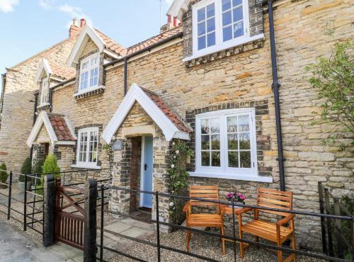 5 Pond View Cottages