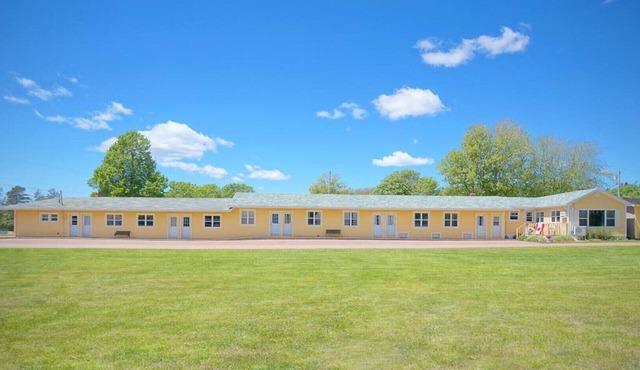 (5) Private Double Suite at Green Acres Summerside