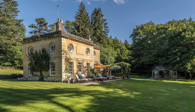 5★ RENOVATED LUXURY COTTAGE IN BLENHEIM PALACE PARK, THE COTSWOLDS