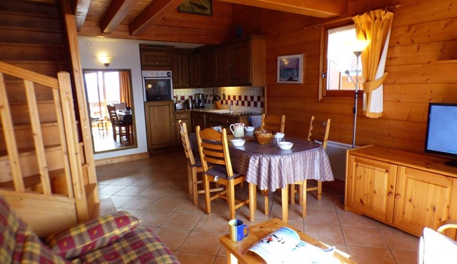 5-room apartment, 9 people, ski-in/out, parking, Les Saisies