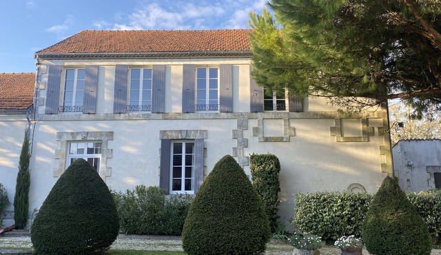 5-room apartment 2 mn walk from town. 5 mn from beaches, 25 mn from Royan.