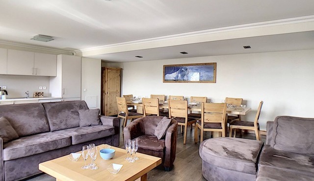 5-room Apartment for 10 pax · Near slopes · Balcony · Sauna & Hammam