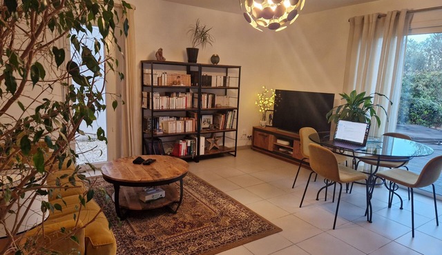 5-room house with jacuzzi in Nîmes