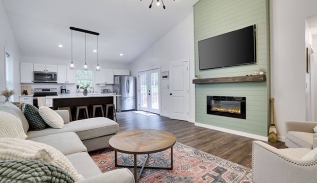 5 Rooms 3 Bath-Lake Wallenpaupack RetreatnSpace Avail for Boat or PWC w/Trailer!