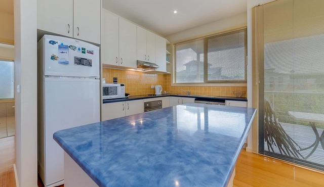 5 Salmon Row, What a position, so close to Smiths Beach!