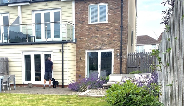 5 * Sea Views and Private Path to Beach - Ideal for 2 families or groups