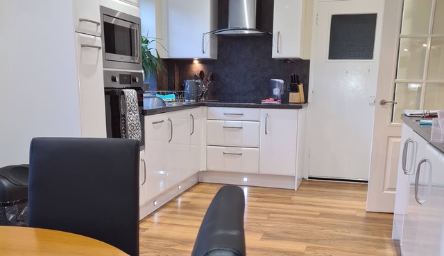 5✳self-catering house-5 beds-driveway parking-netflix-wifi