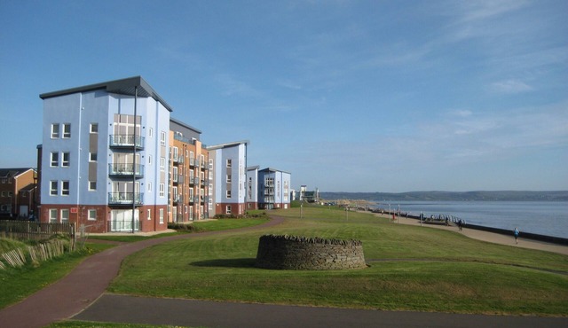 5* Self Catering Penthouse, Llanelli, Beach, Sea Views, Walks, Golf, Cycle.