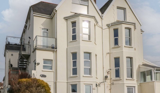 5 SEYMOUR VILLAS, pet friendly in Woolacombe