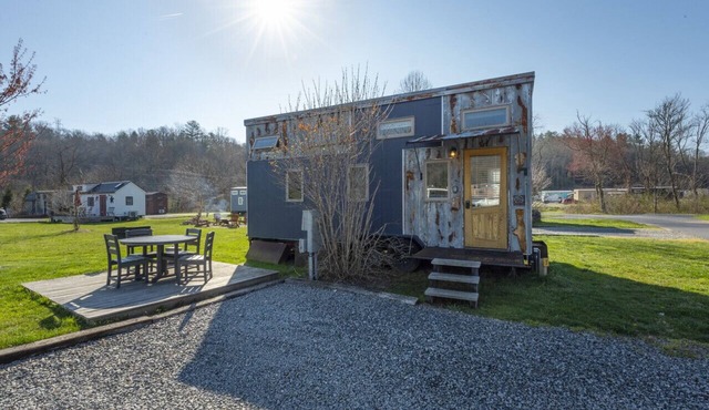 #5 Shining Rock · Shining Rock @ Acony Bell Tiny Home Village