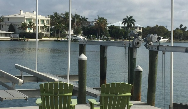 5⭐️ SIESTA KEY WATERFRONT RANCH, POOL, DOCK, LIFT, DESK AREA, MASSAGE ROOM