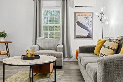 5 Spacious Units Close to Downtown & Expo Center