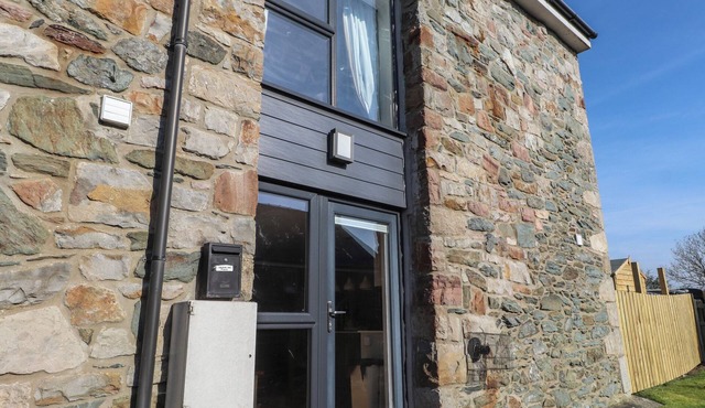 5 STAD CLYNNOG, pet friendly, with a garden in Niwbwrch (Newborough)