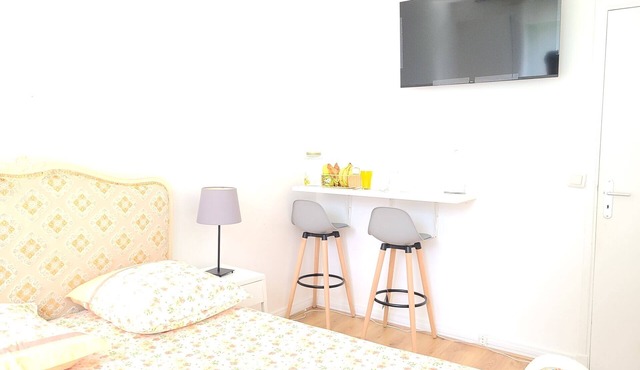5 star 🌟 1-bedroom apartment with AC, WiFi, balcony,