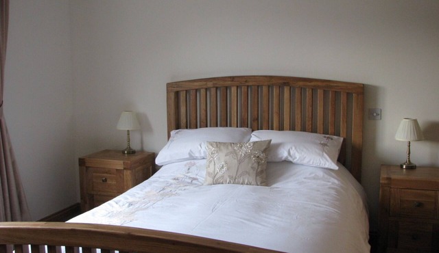 5 star accommodation for couples.nTraditional sauna,log burner and cinema room.