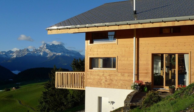 5 Star Alpine Chalet, 4-5 bedrooms, sauna, luxury summer and winter retreat