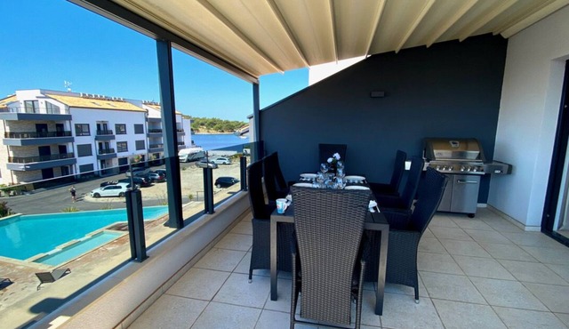5 star apartment in a newly built exclusive complex directly on the sea with pool