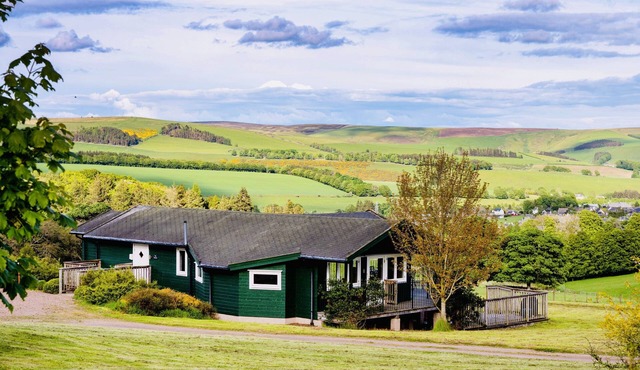 5 Star Award Winning -The Lamont Your Luxury Getaway with Hot Tub near Edinburgh