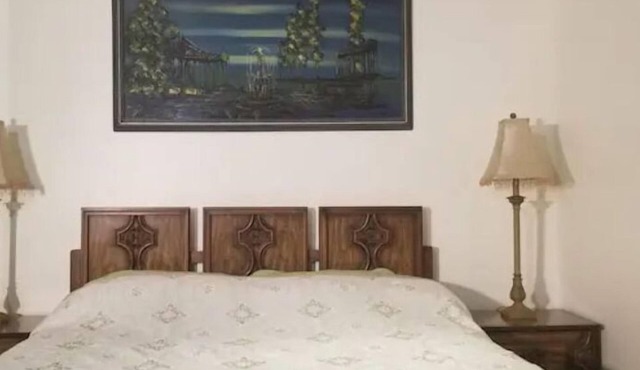 5 Star Basement Apartments #7