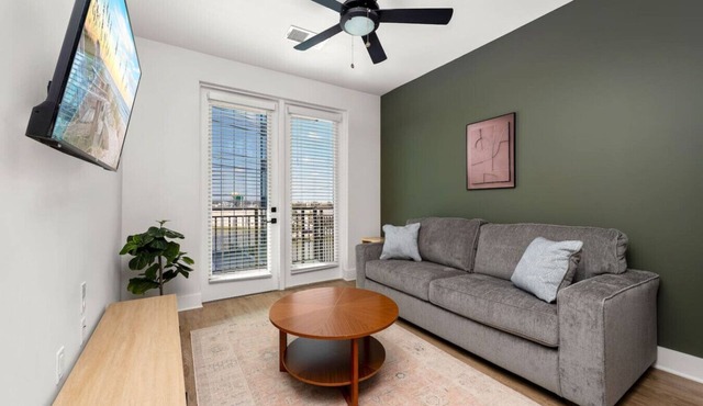 5 Star Building and Location | Pool/Gym | Midtown!