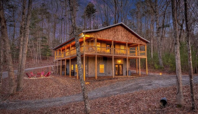 5-Star Cabin w/Hot Tub, Game Room, & Resort Perks!