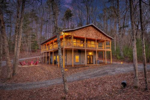 5-Star Cabin wHot Tub, Game Room, & Resort Perks!