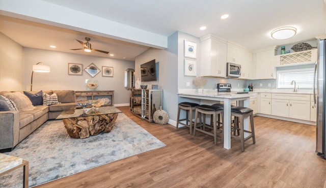 5 star condo on Main Street!