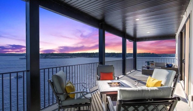 5 Star Corner Penthouse with Million Dollar View!