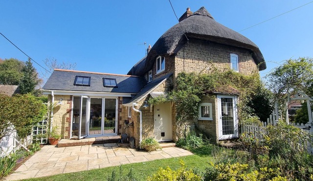 5 Star, Cosy, characterful thatch cottage in a designated area of natural beauty
