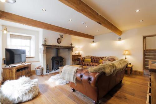 5 Star Cottage on the Green with Log Burner - Dog Friendly