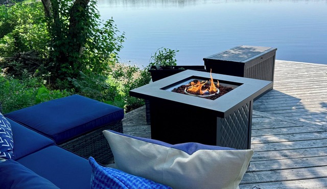 5 star cottage, private, 62 acres, lakefront, hot tub, boat, sauna, pet-friendly