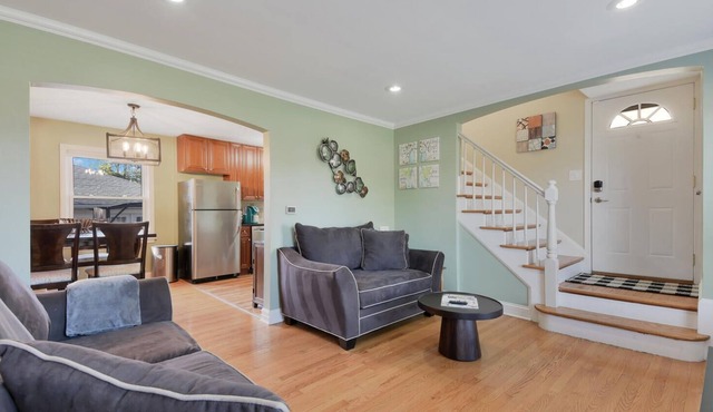 5 Star Cozy Entire Furnished Monthly Home with 2 car garage