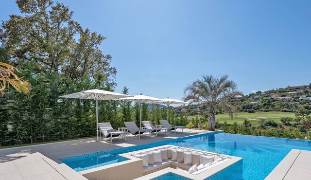 5-star deluxe property with marvelous decoration close to the golf course