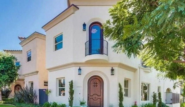 5-Star Family Getaway ~ Splendid Ocean Views ~ Walk to Beach