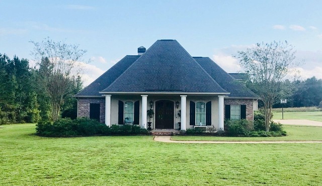 5 star French country manor near LaTech and Squire Creek Golf Course